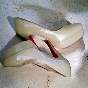 Christian LouBoutin Preloved Toupe Pumps Size 40